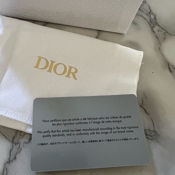 Small Dior box w/ Dior paper, dust bag, ribbon, star & cert. of quality card - Picture 4 of 7